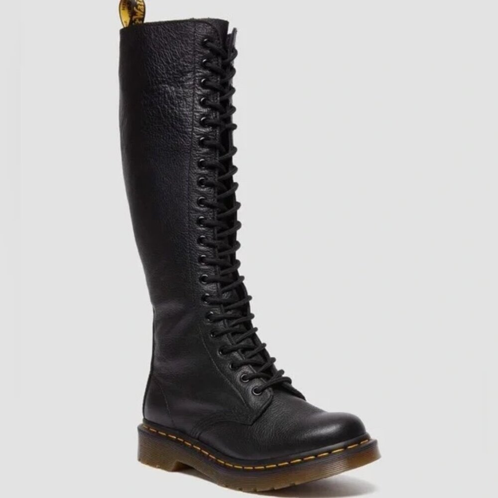 Dr. Martens 1B60 Boot Black Virginia Size 9 (no insoles)